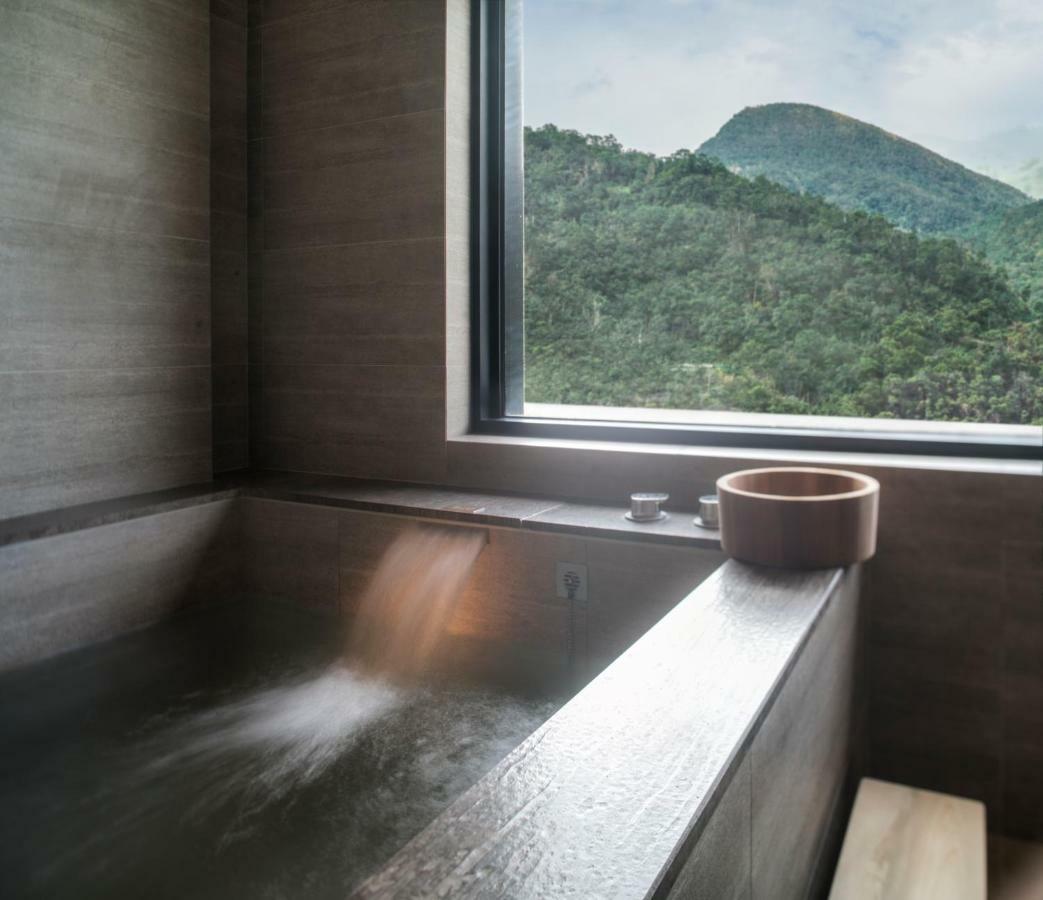 礁溪寒沐酒店 外观 照片 A modern onsen bath